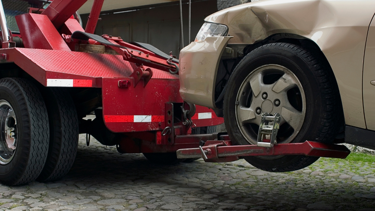 Car Towing - Difference Between Towing and Recovery