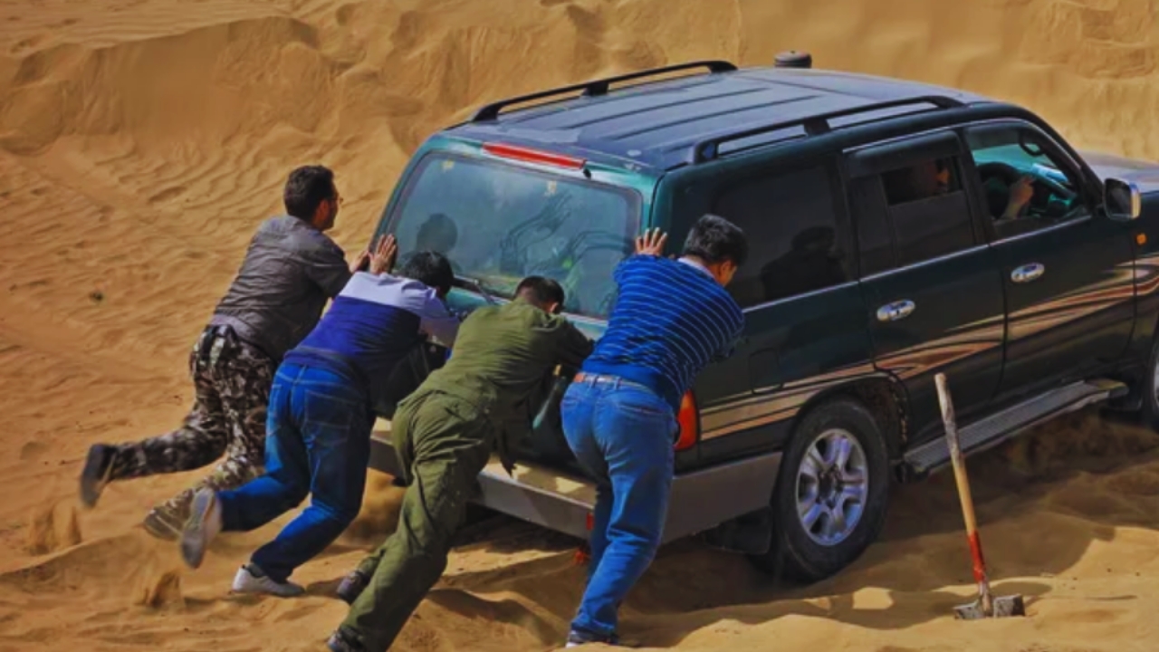 Things To Do if Car Stuck in Desert Safari